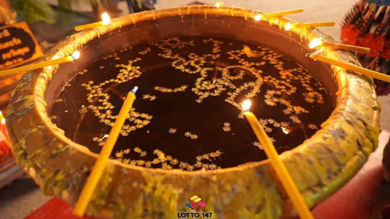 นักเสี่ยงโชคแห่ส่อง